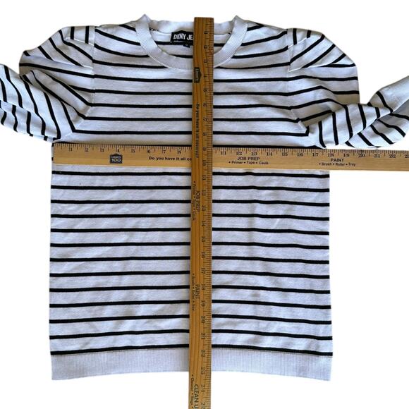 Womens Top Size Medium Black White Puffy Shoulder 3/4 Sleeve Sweater - Picture 2 of 6